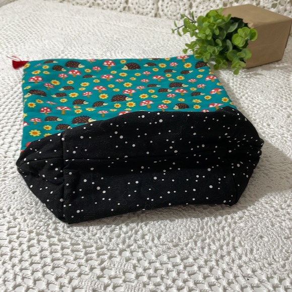 Hedgehog cotton lined storage bag - Picture 3 of 5